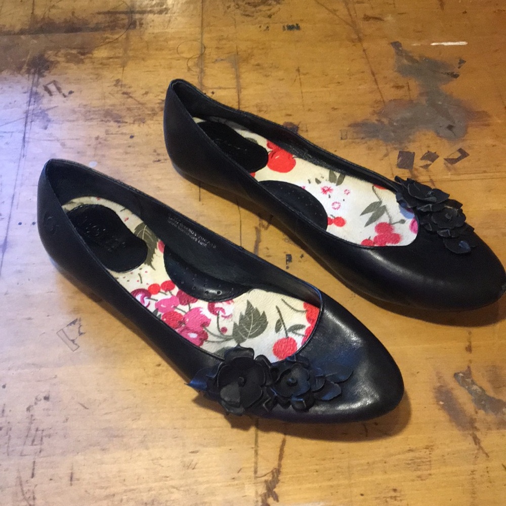 Born black leather pointed toe flats with flowers